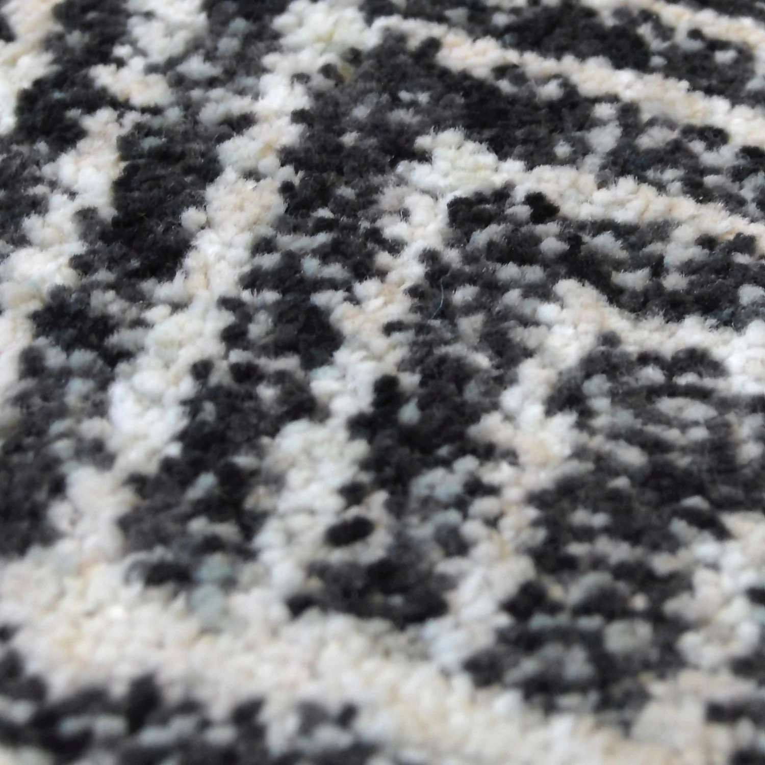 Neptune Recycled Geometric Rug - 120x170cm - Image 3